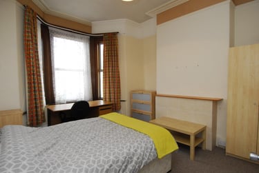 4 bed house, Eton Place, North Hill, Plymouth, PL15DT - Image 3